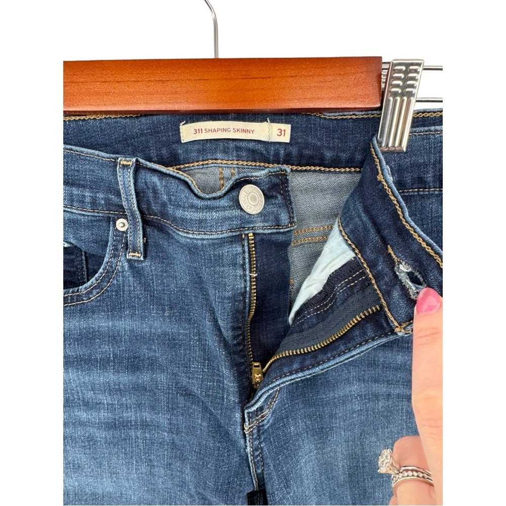 Levi's Women's 311 Shaping Skinny Jeans (31) - Picture 2 of 12